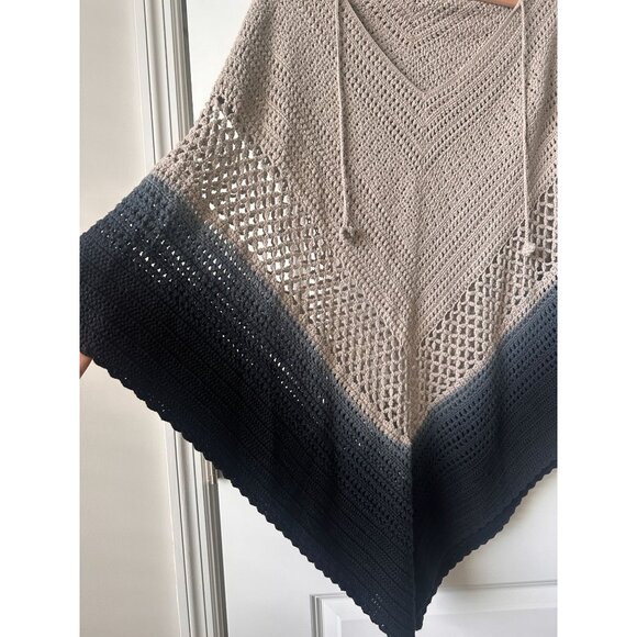 Lisa Maree REVOLVE Days End Crochet Hooded Poncho Size L Grey - Picture 5 of 7